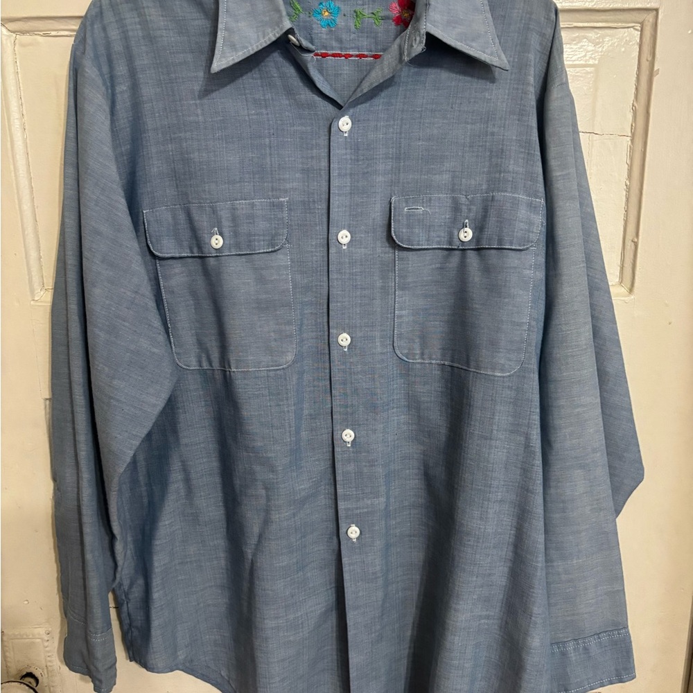 vintage 70s chambray blouse with hand embroidered details size Large - Picture 2 of 4